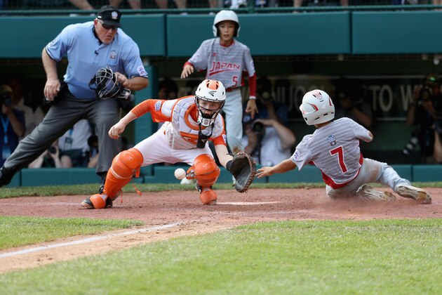 SOUTH WILLIAMSPORT, PA - AUGUST 27:  Rei Ichisawa #7 of Japan scores a run in front of catcher Chandler Spencer #19 of the Southwest Team from Texas in the fourth inning during the Champioinship Game of the Little League World Series at Lamade Stadium on August 27, 2017 in South Williamsport, Pennsylvania.  (Photo by Rob Carr/Getty Images)