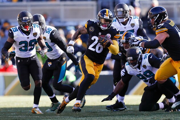 PITTSBURGH, PA - JANUARY 14:  Le'Veon Bell #26 of the Pittsburgh Steelers runs with the ball against the Jacksonville Jaguars during the first half of the AFC Divisional Playoff game at Heinz Field on January 14, 2018 in Pittsburgh, Pennsylvania.  (Photo by Kevin C. Cox/Getty Images)
