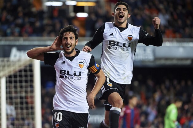 VALENCIA, SPAIN - FEBRUARY 11:  Daniel Parejo (L) of Valencia celebrates after scoring his sides third goal with his teammate Goncalo Guedes during the La Liga match between Valencia and Levante at Mestalla Stadium on February 11, 2018 in Valencia, Spain.  (Photo by Manuel Queimadelos Alonso/Getty Images)