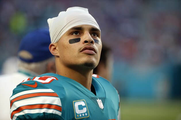 Miami Dolphins wide receiver Kenny Stills (10) on the sidelines, during the first half of an NFL football game against the Buffalo Bills, Sunday, Dec. 31, 2017, in Miami Gardens, Fla. (AP Photo/Wilfredo Lee)