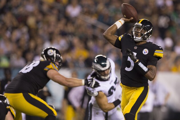 PHILADELPHIA, PA - AUGUST 09: Joshua Dobbs #5 of the Pittsburgh Steelers throws a touchdown pass in the second quarter against the Philadelphia Eagles during the preseason game at Lincoln Financial Field on August 9, 2018 in Philadelphia, Pennsylvania. (Photo by Mitchell Leff/Getty Images)