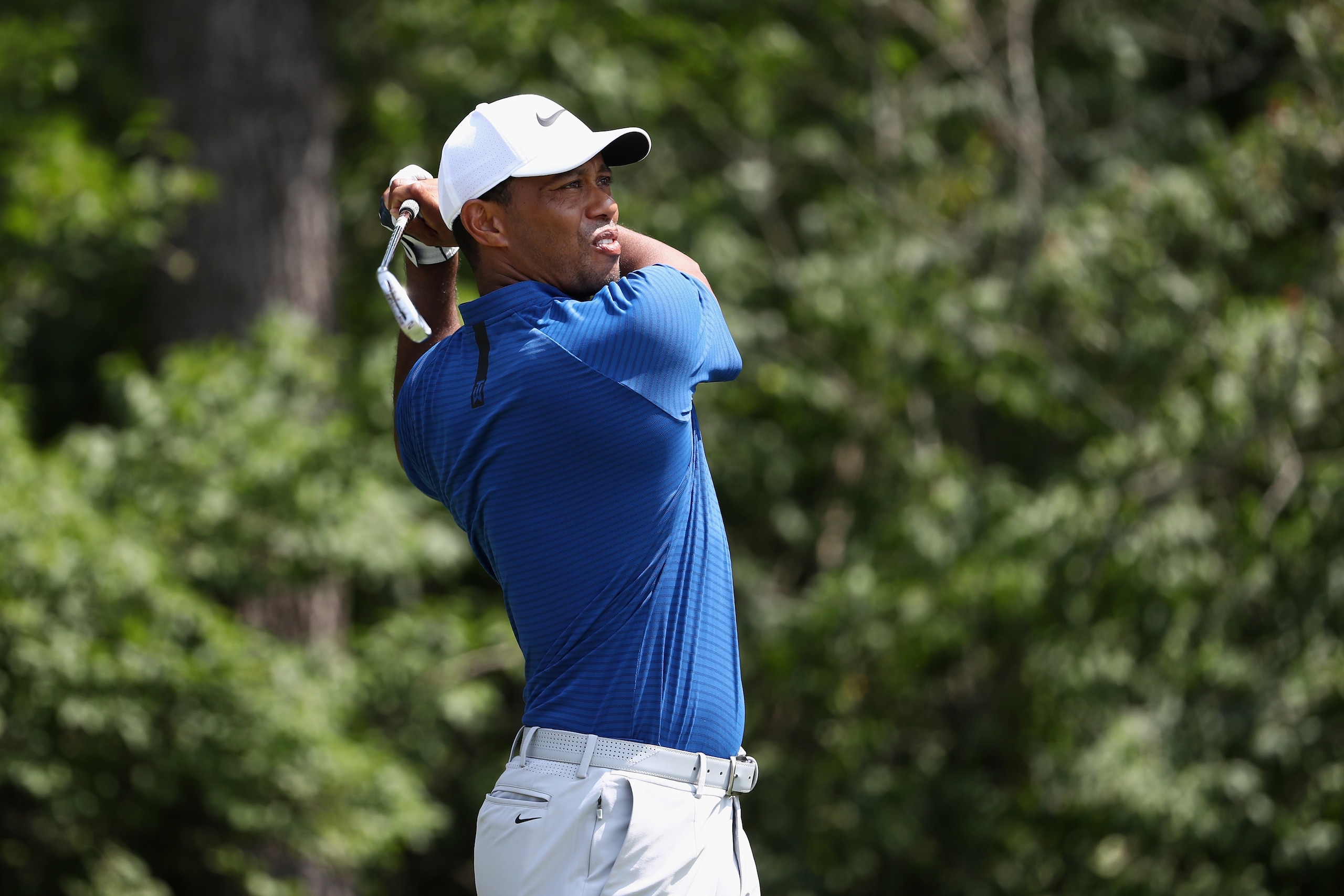 ST LOUIS, MO - AUGUST 11:  Tiger Woods of the United States plays his shot from the ninth tee during the third round of the 2018 PGA Championship at Bellerive Country Club on August 11, 2018 in St Louis, Missouri.  (Photo by Jamie Squire/Getty Images)