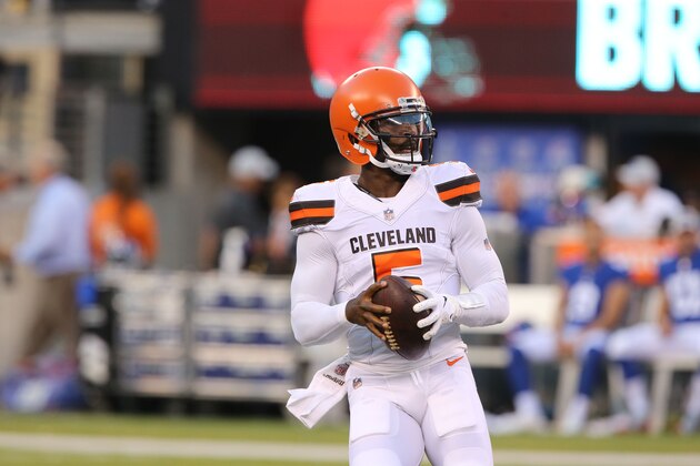 EAST RUTHERFORD, NJ - AUGUST 09: Tyrod Taylor #5 of the Cleveland Browns in action against the New York Giants during their preseason game on August 9,2018 at MetLife Stadium in East Rutherford, New Jersey. (Photo by Al Pereira/Getty Images)