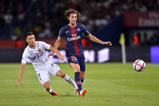 PARIS, FRANCE - AUGUST 12:  Adrien Rabiot of Paris Saint-Germain runs with ball during the Ligue 1 match between Paris Saint-Germain and SM Caen at Parc des Princes on August 12, 2018 in Paris, France.  (Photo by Aurelien Meunier/Getty Images)