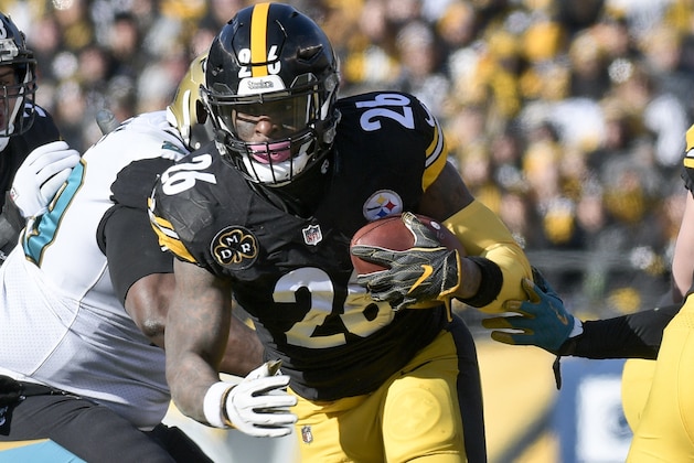 Pittsburgh Steelers running back Le'Veon Bell (26) plays in an NFL football game against the Jacksonville Jaguars, Sunday, Jan. 14, 2018, in Pittsburgh. (AP Photo/Don Wright)