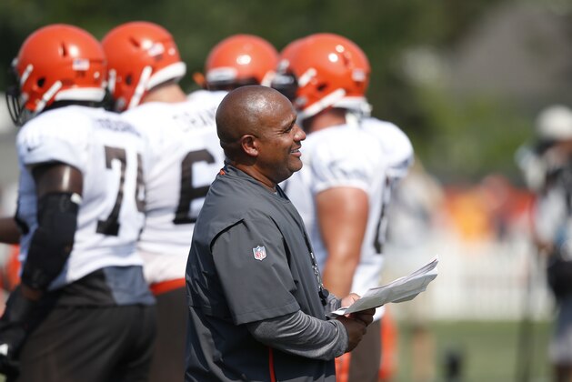 Cleveland Browns head coach Hue Jackson watches practice during NFL football training camp Tuesday, Aug. 14, 2018, in Berea, Ohio. (AP Photo/Ron Schwane)