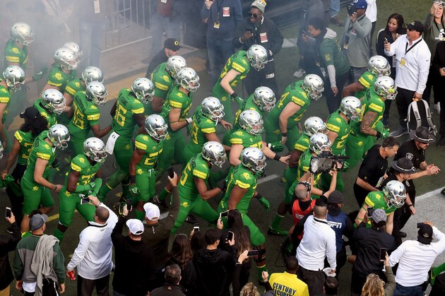 LAS VEGAS, NV - DECEMBER 16:  The Oregon Ducks run onto the field as they are introduced before taking on the Boise State Broncos in the Las Vegas Bowl at Sam Boyd Stadium on December 16, 2017 in Las Vegas, Nevada. Boise State won 38-28.  (Photo by Ethan Miller/Getty Images)