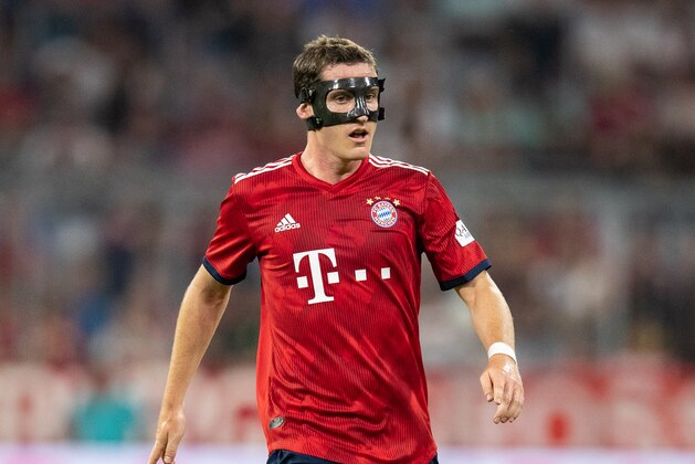 MUNICH, GERMANY - AUGUST 05: Sebastian Rudy of FC Bayern Muenchen runs with the ball during the friendly match between Bayern Muenchen and Manchester United at Allianz Arena on August 5, 2018 in Munich, Germany. (Photo by Boris Streubel/Getty Images)