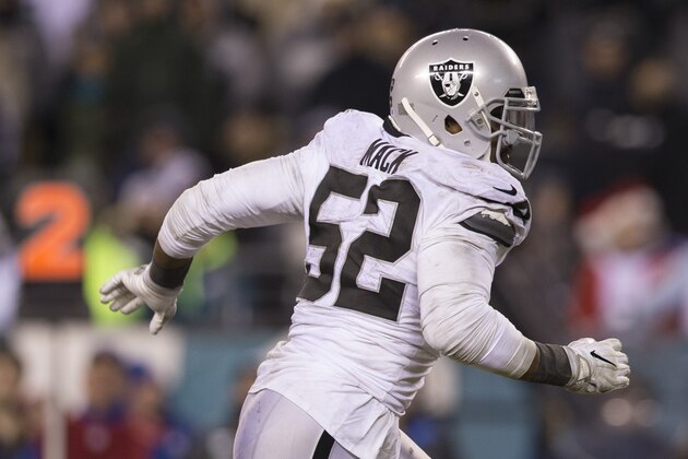PHILADELPHIA, PA - DECEMBER 25: Khalil Mack #52 of the Oakland Raiders in action against the Philadelphia Eagles at Lincoln Financial Field on December 25, 2017 in Philadelphia, Pennsylvania. (Photo by Mitchell Leff/Getty Images)