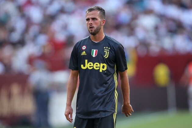 LANDOVER, MD - AUGUST 04: Miralem Pjanic of Juventus during the International Champions Cup 2018 future between Real Madrid v Juventus at FedExField on August 4, 2018 in Landover, Maryland. (Photo by Robbie Jay Barratt - AMA/Getty Images)
