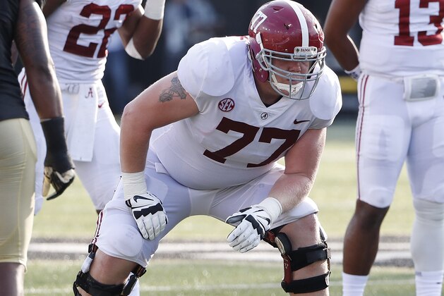 NASHVILLE, TN - SEPTEMBER 23: Matt Womack #77 of the Alabama Crimson Tide in action during a game against the Vanderbilt Commodores at Vanderbilt Stadium on September 23, 2017 in Nashville, Tennessee. Alabama won 59-0. (Photo by Joe Robbins/Getty Images)