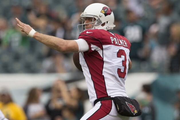 PHILADELPHIA, PA - OCTOBER 08: Carson Palmer #3 of the Arizona Cardinals warms up prior to the game against the Philadelphia Eagles at Lincoln Financial Field on October 8, 2017 in Philadelphia, Pennsylvania. (Photo by Mitchell Leff/Getty Images)