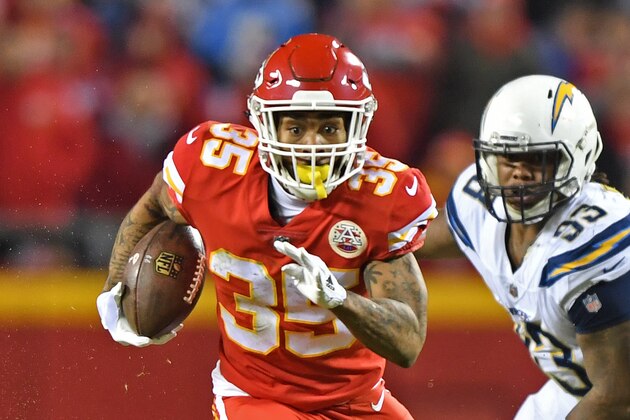 KANSAS CITY, MO - DECEMBER 16:  Running back Charcandrick West #35 of the Kansas City Chiefs runs up field against the Los Angeles Chargers during the first half at Arrowhead Stadium on December 16, 2017 in Kansas City, Missouri.  (Photo by Peter G. Aiken/Getty Images)