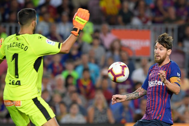 Alaves' Spanish goalkeeper Fernando Pacheco (L) blocks a shot on goal by Barcelona's Argentinian forward Lionel Messi during the Spanish league football match between Barcelona and Alaves at the Camp Nou stadium in Barcelona on August 18, 2018. (Photo by LLUIS GENE / AFP)        (Photo credit should read LLUIS GENE/AFP/Getty Images)