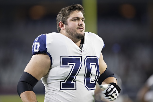 ARLINGTON, TX - NOVEMBER 30:  Zack Martin #70 of the Dallas Cowboys warming up before a game against the Washington Redskins at AT&T Stadium on November 30, 2017 in Arlington, Texas.  The Cowboys defeated the Redskins 38-14.  (Photo by Wesley Hitt/Getty Images)