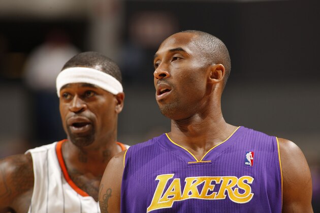 CHARLOTTE, NC - FEBRUARY 14:  Stephen Jackson #1 of the Charlotte Bobcats prepares to guard Kobe Bryant #24 of the Los Angeles Lakers on February 14, 2011 at Time Warner Cable Arena in Charlotte, North Carolina.  NOTE TO USER: User expressly acknowledges and agrees that, by downloading and or using this photograph, User is consenting to the terms and conditions of the Getty Images License Agreement. Mandatory Copyright Notice: Copyright 2011 NBAE  (Photo by Kent Smith/NBAE via Getty Images)
