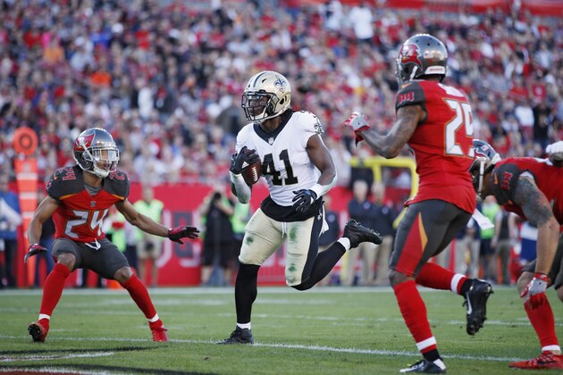 TAMPA, FL - DECEMBER 31: Alvin Kamara #41 of the New Orleans Saints runs into the end zone for a touchdown during a game against the Tampa Bay Buccaneers at Raymond James Stadium on December 31, 2017 in Tampa, Florida. The Buccaneers won 31-24. (Photo by Joe Robbins/Getty Images)