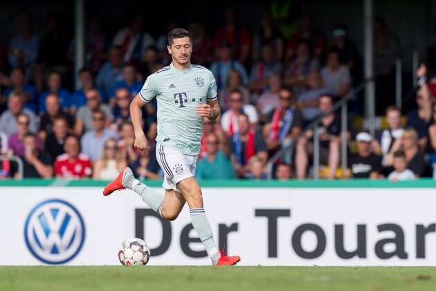 DROCHTERSEN, GERMANY - AUGUST 18: Robert Lewandowski of Bayern Muenchen controls the ball during the DFB Cup first round match between SV Drochtersen-Assel and Bayern Muenchen at Kehdinger Stadion on August 18, 2018 in Drochtersen, Germany. (Photo by TF-Images/Getty Images)