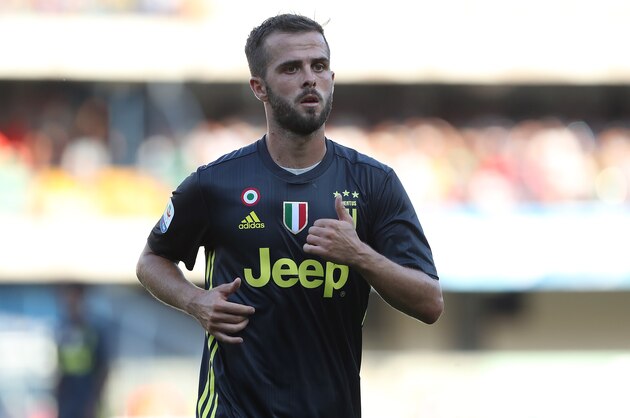 VERONA, ITALY - AUGUST 18:  Miralem Pjanic of Juventus FC looks on during the Serie A match between Chievo Verona and Juventus at Stadio Marc'Antonio Bentegodi on August 18, 2018 in Verona, Italy.  (Photo by Marco Luzzani/Getty Images)