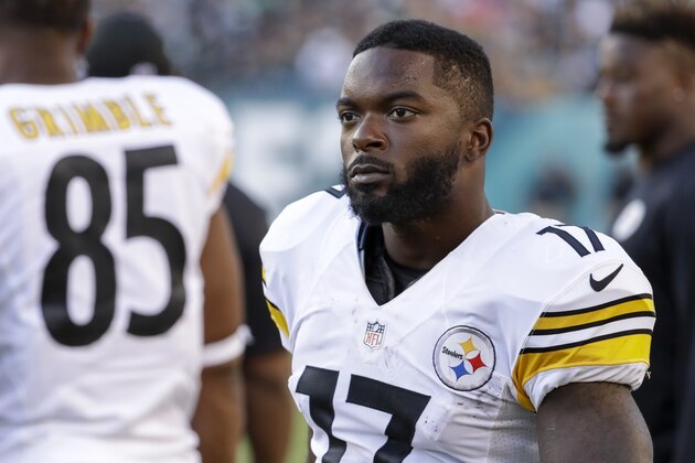 Pittsburgh Steelers wide receiver Eli Rogers (17) looks on during the first half of the NFL football game against the Philadelphia Eagles, Sunday, Sept. 25, 2016, in Philadelphia. The Eagles won 34-3. (AP Photo/Chris Szagola)