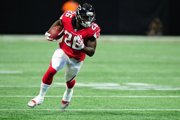 ATLANTA, GA - DECEMBER 03: Tevin Coleman #26 of the Atlanta Falcons runs the ball against the Minnesota Vikings at Mercedes-Benz Stadium on December 3, 2017 in Atlanta, Georgia. (Photo by Scott Cunningham/Getty Images)