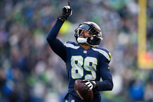 SEATTLE, WA - DECEMBER 31:  Wide receiver Doug Baldwin #89 of the Seattle Seahawks points to the sky after scoring an 18 yard touchdown during the game against the Arizona Cardinals at CenturyLink Field on December 31, 2017 in Seattle, Washington. (Photo by Otto Greule Jr /Getty Images)