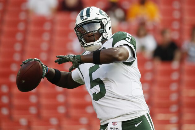 LANDOVER, MD - AUGUST 16: Quarterback Teddy Bridgewater #5 of the New York Jets warms up before a preseason game against the Washington Redskins at FedExField on August 16, 2018 in Landover, Maryland. (Photo by Patrick McDermott/Getty Images)