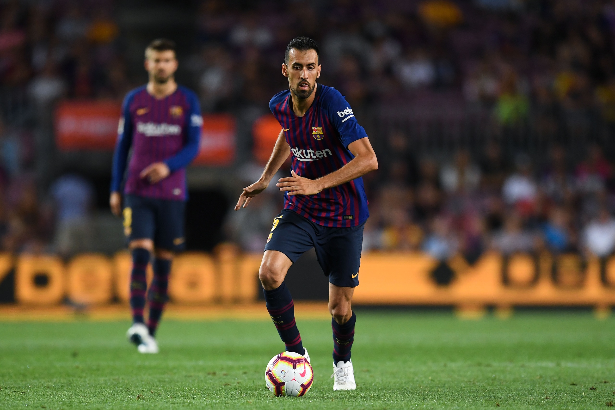BARCELONA, SPAIN - AUGUST 18:  Sergio Busquets of FC Barcelona runs with the ball during the La Liga match between FC Barcelona and Deportivo Alaves at Camp Nou on August 18, 2018 in Barcelona, Spain.  (Photo by David Ramos/Getty Images)