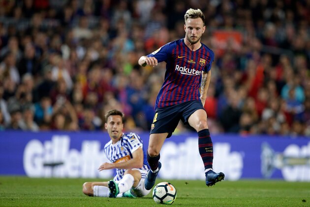 BARCELONA, SPAIN - MAY 20: (L-R) Sergio Canales of Real Sociedad, Ivan Rakitic of FC Barcelona  during the La Liga Santander  match between FC Barcelona v Real Sociedad at the Camp Nou on May 20, 2018 in Barcelona Spain (Photo by Jeroen Meuwsen/Soccrates/Getty Images)