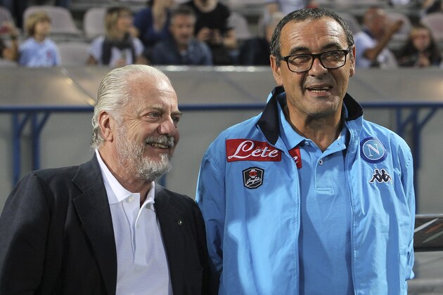 REGGIO NELL'EMILIA, ITALY - AUGUST 23:  SSC Napoli president Aurelio De Laurentiis and SSC Napoli coach Maurizio Sarri look on before the Serie A match between US Sassuolo Calcio and SSC Napoli at Mapei Stadium - Città del Tricolore on August 23, 2015 in Reggio nell'Emilia, Italy.  (Photo by Marco Luzzani/Getty Images)