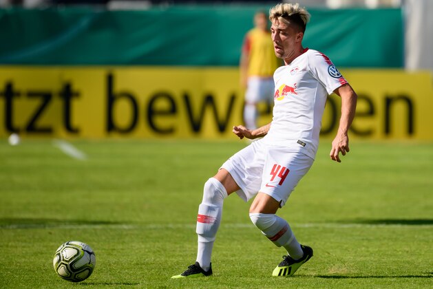 COLOGNE, GERMANY - AUGUST 19: Kevin Kampl of RB Leipzig controls the ball during the DFB Cup first round match between Viktoria Koeln and RB Leipzig at Sportpark Hoehenberg on August 19, 2018 in Cologne, Germany. (Photo by TF-Images/Getty Images)