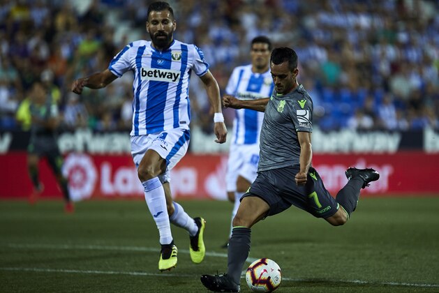 LEGANES, SPAIN - AUGUST 24:  Juanmi Jimenez of Real Sociedad shots on goal during the La Liga match between CD Leganes and Real Sociedad at Estadio Municipal de Butarque on August 24, 2018 in Leganes, Spain.  (Photo by Quality Sport Images/Getty Images)