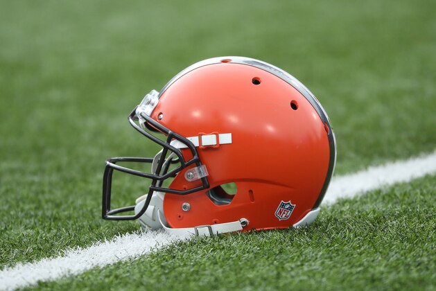 ORCHARD PARK, NY - DECEMBER 18: A helmet of the Cleveland Browns rests on the turf before NFL game action against the Buffalo Bills at New Era Field on December 18, 2016 in Orchard Park, New York. (Photo by Tom Szczerbowski/Getty Images) *** Local Caption ***
