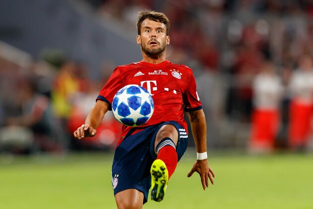 MUNICH, GERMANY - AUGUST 28: Juan Bernat of Bayern Muenchen controls the ball during the friendly match between FC Bayern Muenchen and Chicago Fire at Allianz Arena on August 28, 2018 in Munich, Germany. (Photo by TF-Images/Getty Images)