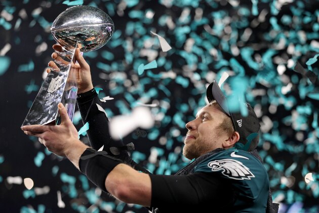 MINNEAPOLIS, MN - FEBRUARY 04:  Nick Foles #9 of the Philadelphia Eagles raises the Vince Lombardi Trophy after defeating the New England Patriots 41-33 in Super Bowl LII at U.S. Bank Stadium on February 4, 2018 in Minneapolis, Minnesota.  (Photo by Patrick Smith/Getty Images)