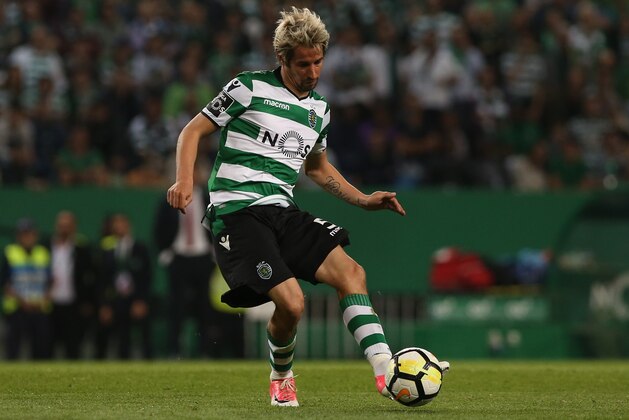 LISBON, PORTUGAL - MAY 5: Sporting CP defender Fabio Coentrao from Portugal in action during the Primeira Liga match between Sporting CP and SL Benfica at Estadio Jose Alvalade on May 5, 2018 in Lisbon, Portugal.  (Photo by Gualter Fatia/Getty Images)