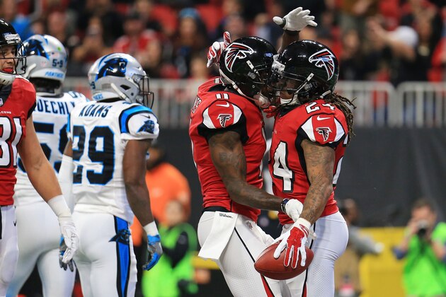 ATLANTA, GA - DECEMBER 31: Devonta Freeman #24 celebrates a touchdown with Julio Jones #11 of the Atlanta Falcons during the first half against the Carolina Panthers at Mercedes-Benz Stadium on December 31, 2017 in Atlanta, Georgia. (Photo by Daniel Shirey/Getty Images)