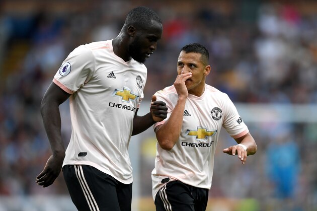 BURNLEY, ENGLAND - SEPTEMBER 02:  Alexis Sanchez and Romelu Lukaku of Manchester United in discussion during the Premier League match between Burnley FC and Manchester United at Turf Moor on September 2, 2018 in Burnley, United Kingdom.  (Photo by Shaun Botterill/Getty Images)