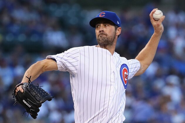 CHICAGO, IL - AUGUST 23:  Cole Hamels #35 of the Chicago Cubs pitches on his way to a complete game win over the Cincinnati Reds at Wrigley Field on August 23, 2018 in Chicago, Illinois. The Cubs defeated the Reds 7-1.  (Photo by Jonathan Daniel/Getty Images)