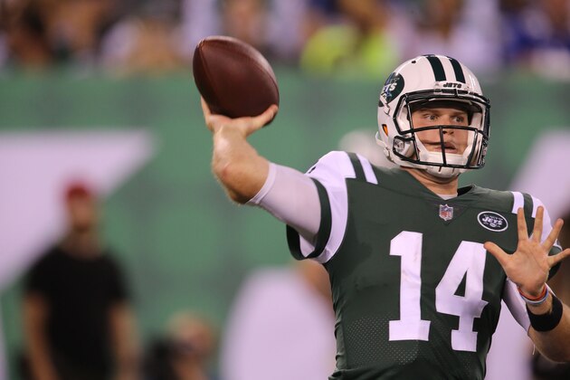 EAST RUTHERFORD, NJ - AUGUST 24: Quarterback Sam Darnold #14 of the New York Jets in action against the New York Giants on August 24, 2018, at MetLife Stadium in East Rutherford, NJ. (Photo by Al Pereira/ Getty Images)