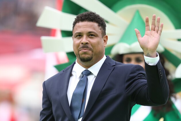 MOSCOW, RUSSIA - JUNE 14:  Former Brazilian player Ronaldo cheers the fans prior tothe 2018 FIFA World Cup Russia Group A match between Russia and Saudi Arabia at Luzhniki Stadium on June 14, 2018 in Moscow, Russia.  (Photo by Catherine Ivill/Getty Images)