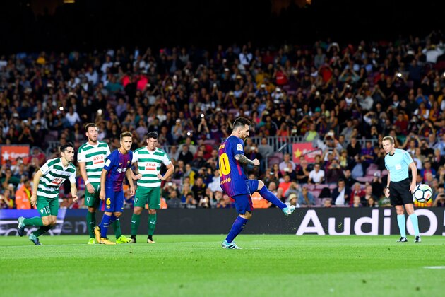 BARCELONA, SPAIN - SEPTEMBER 19:  Lionel Messi of FC Barcelona scores his team's first goal from the penalty spot during the La Liga match between Barcelona and SD Eibar at Camp Nou on September 19, 2017 in Barcelona, Spain.  (Photo by David Ramos/Getty Images)