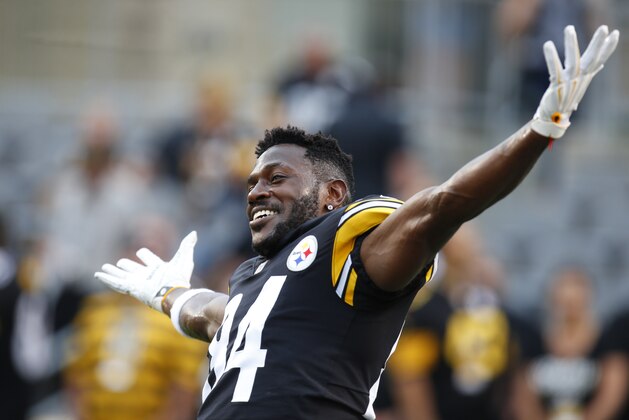 PITTSBURGH, PA - AUGUST 30:  Antonio Brown #84 of the Pittsburgh Steelers jokes around before a preseason game against the Carolina Panthers on August 30, 2018 at Heinz Field in Pittsburgh, Pennsylvania.  (Photo by Justin K. Aller/Getty Images)