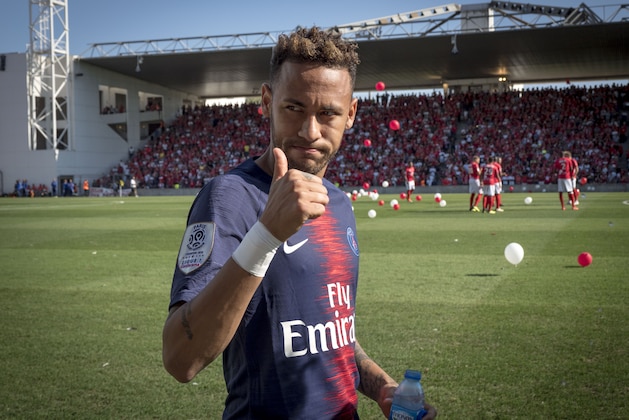 NIMES, FRANCE - SEPTEMBER 01: Neymar da Silva of Paris Saint-Germain warmup before the Ligue 1 match between Paris Saint-Germain and Nimes Olympique at Stade des Costières  on September 01, 2018 in Nimes, France. (Photo by Arnold Jerocki/Getty Images)
