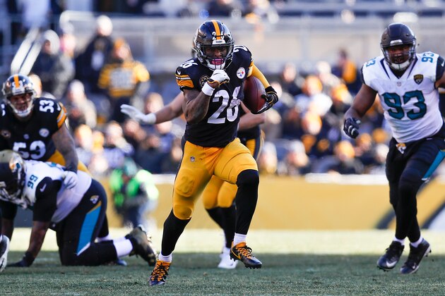 PITTSBURGH, PA - JANUARY 14:  Le'Veon Bell #26 of the Pittsburgh Steelers runs with the ball against the Jacksonville Jaguars during the first half of the AFC Divisional Playoff game at Heinz Field on January 14, 2018 in Pittsburgh, Pennsylvania.  (Photo by Kevin C. Cox/Getty Images)