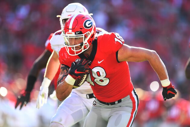 ATHENS, GA - SEPTEMBER 1: Isaac Nauta #18 of the Georgia Bulldogs runs with a catch for a second half touchdown against the Austin Peay Governors on September 1, 2018 in Athens, Georgia. (Photo by Scott Cunningham/Getty Images)