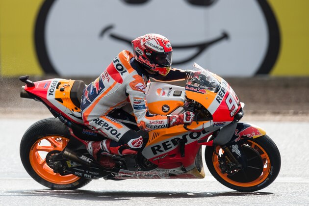 Repsol Honda Team's Spanish rider Marc Marquez rides during a MotoGP qualifying session of the motorcycling British Grand Prix at Silverstone circuit in Northamptonshire, southern England, on August 25, 2018. (Photo by OLI SCARFF / AFP)        (Photo credit should read OLI SCARFF/AFP/Getty Images)