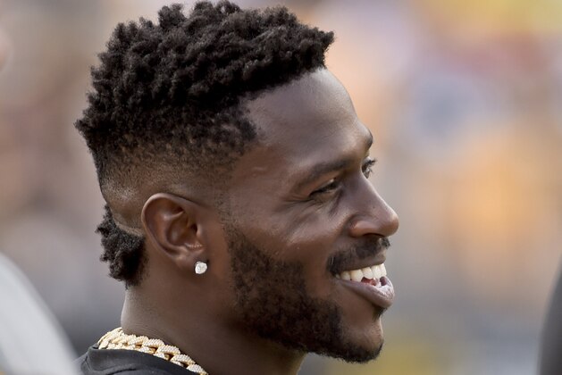 Pittsburgh Steelers wide receiver Antonio Brown (84) stands on the sideline in the second half of an NFL preseason football game against the Tennessee Titans, Saturday, Aug. 25, 2018, in Pittsburgh. (AP Photo/Fred Vuich)
