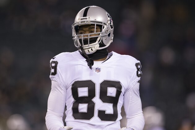 PHILADELPHIA, PA - DECEMBER 25: Amari Cooper #89 of the Oakland Raiders looks on prior to the game against the Philadelphia Eagles at Lincoln Financial Field on December 25, 2017 in Philadelphia, Pennsylvania. (Photo by Mitchell Leff/Getty Images)