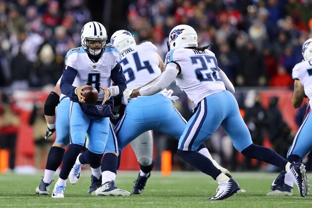 FOXBOROUGH, MA - JANUARY 13:  Marcus Mariota #8 of the Tennessee Titans hands the ball offsides to Derrick Henry #22 in the second quarter of the AFC Divisional Playoff game against the New England Patriots at Gillette Stadium on January 13, 2018 in Foxborough, Massachusetts.  (Photo by Maddie Meyer/Getty Images)